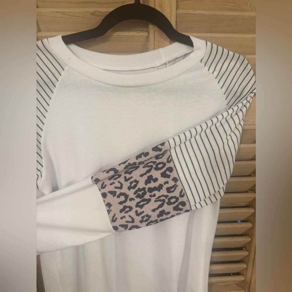 White and leopard long sleeve tee
